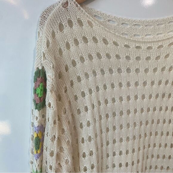 Knit cream long sleeve crotchet sweater with colorful floral sleeves large - Picture 4 of 5